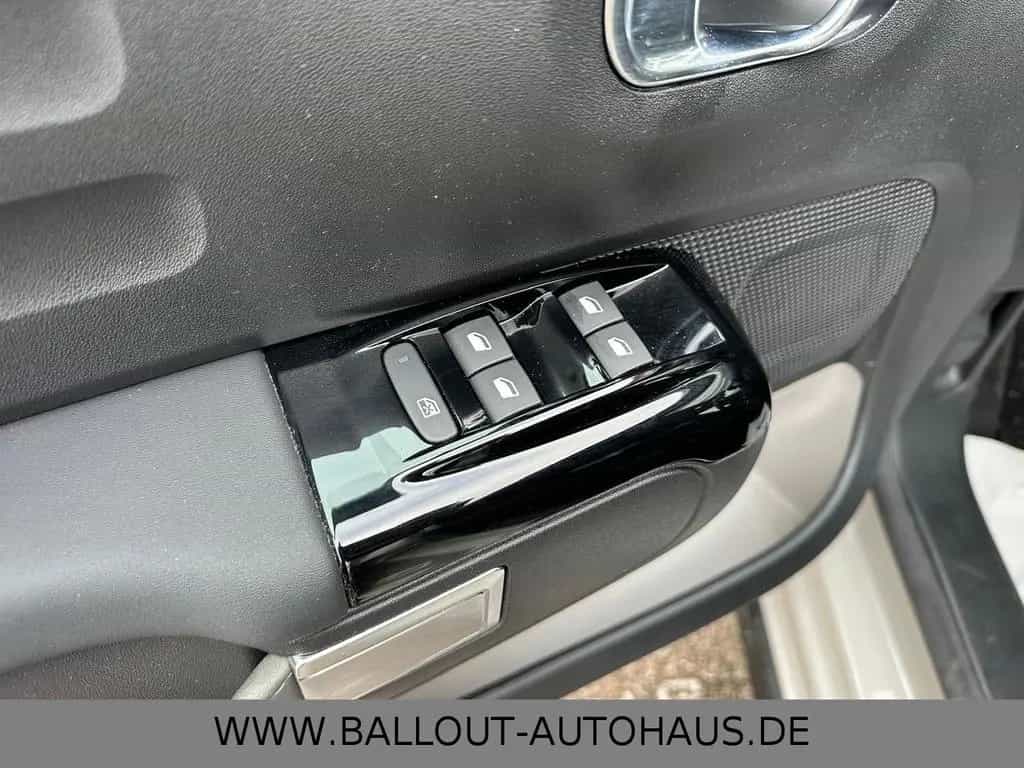 Citroën C3 Shine Pack*2.HAND*TOT*SPUR*NAVI*KAMERA*SHZ* 08/2020-photo-9