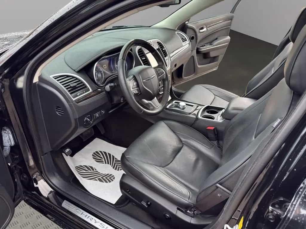 Chrysler 300C 07/2015-photo-10