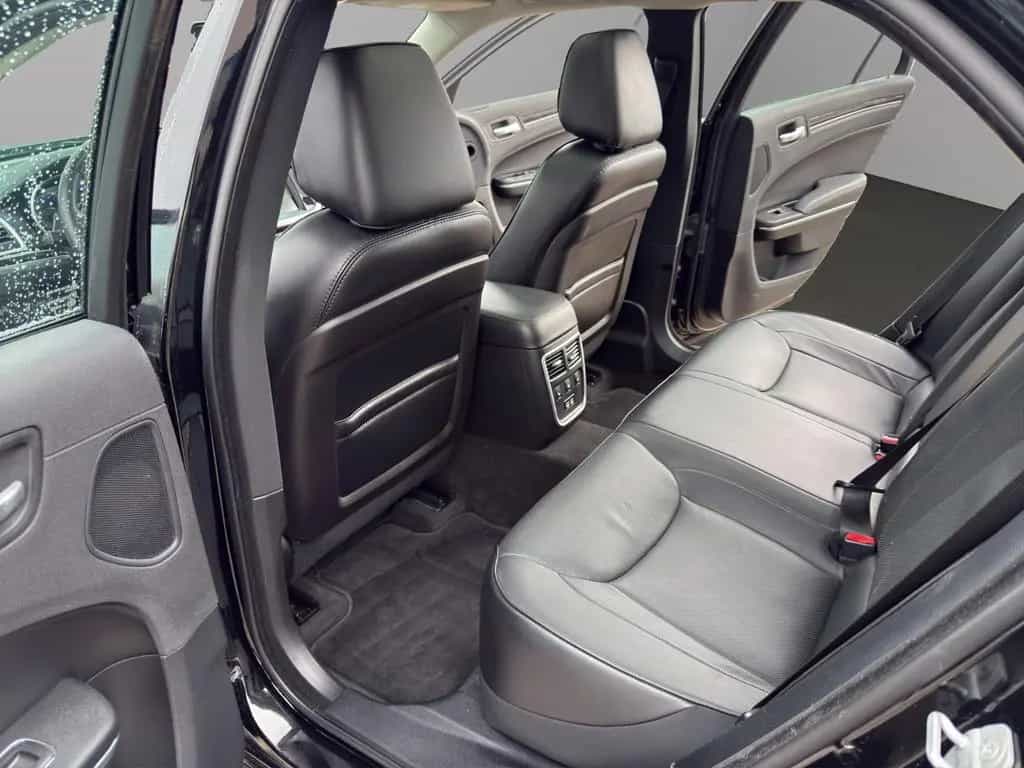 Chrysler 300C 07/2015-photo-13