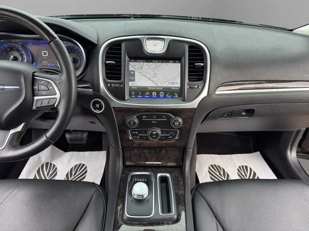 Chrysler 300C 07/2015-photo-15