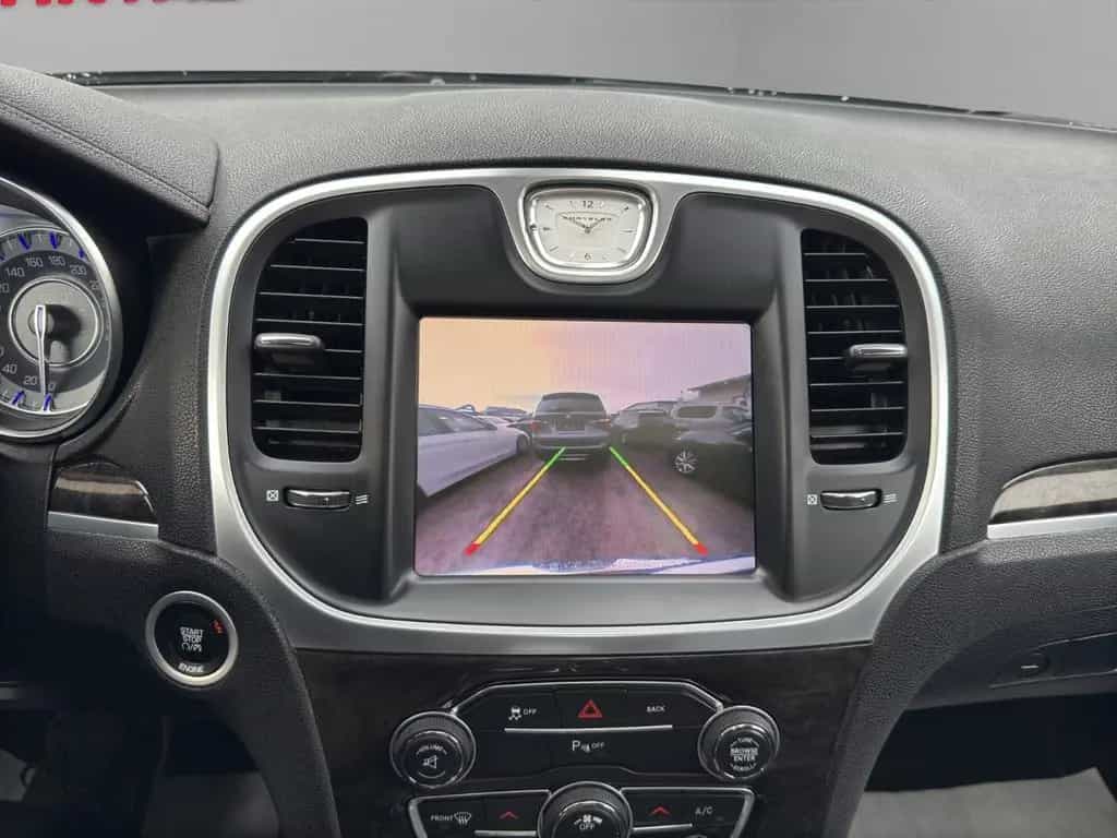 Chrysler 300C 07/2015-photo-16
