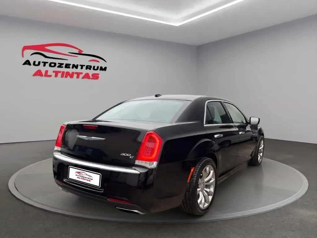 Chrysler 300C 07/2015-photo-2