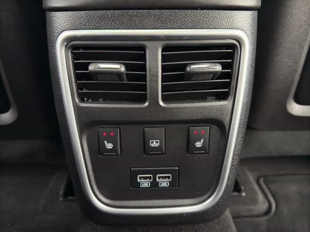 Chrysler 300C 07/2015-photo-20