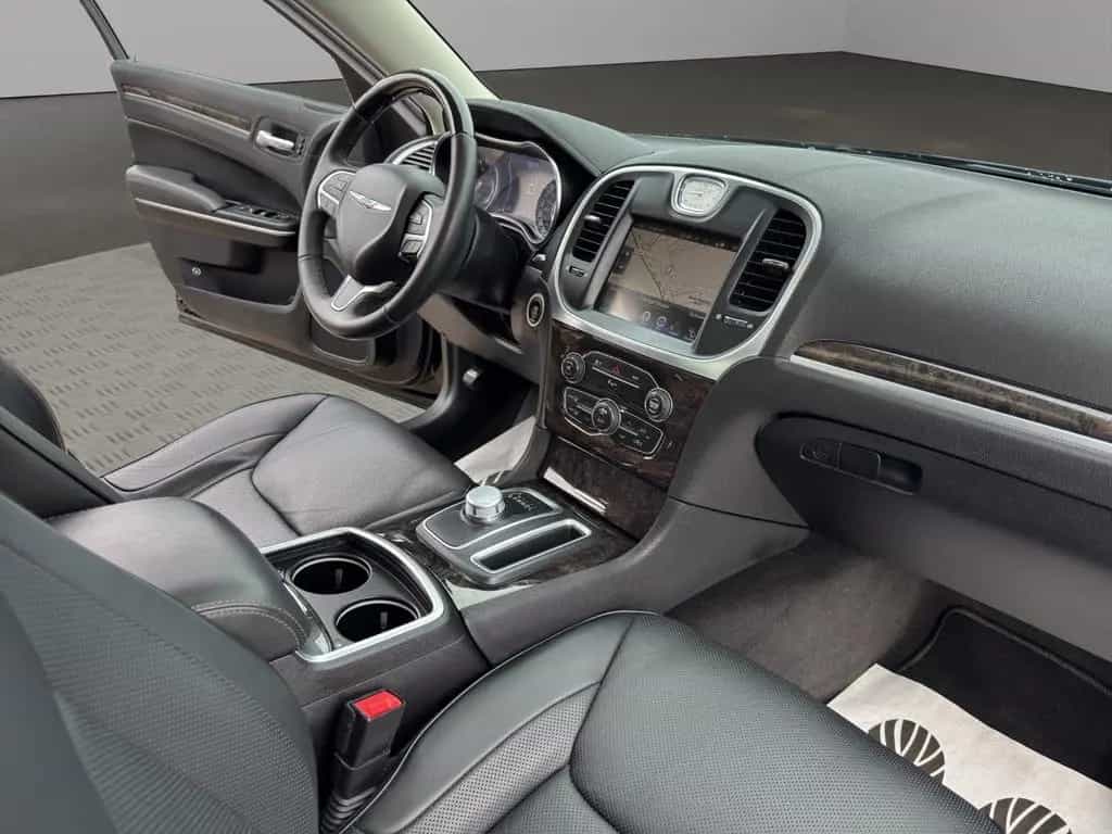 Chrysler 300C 07/2015-photo-21