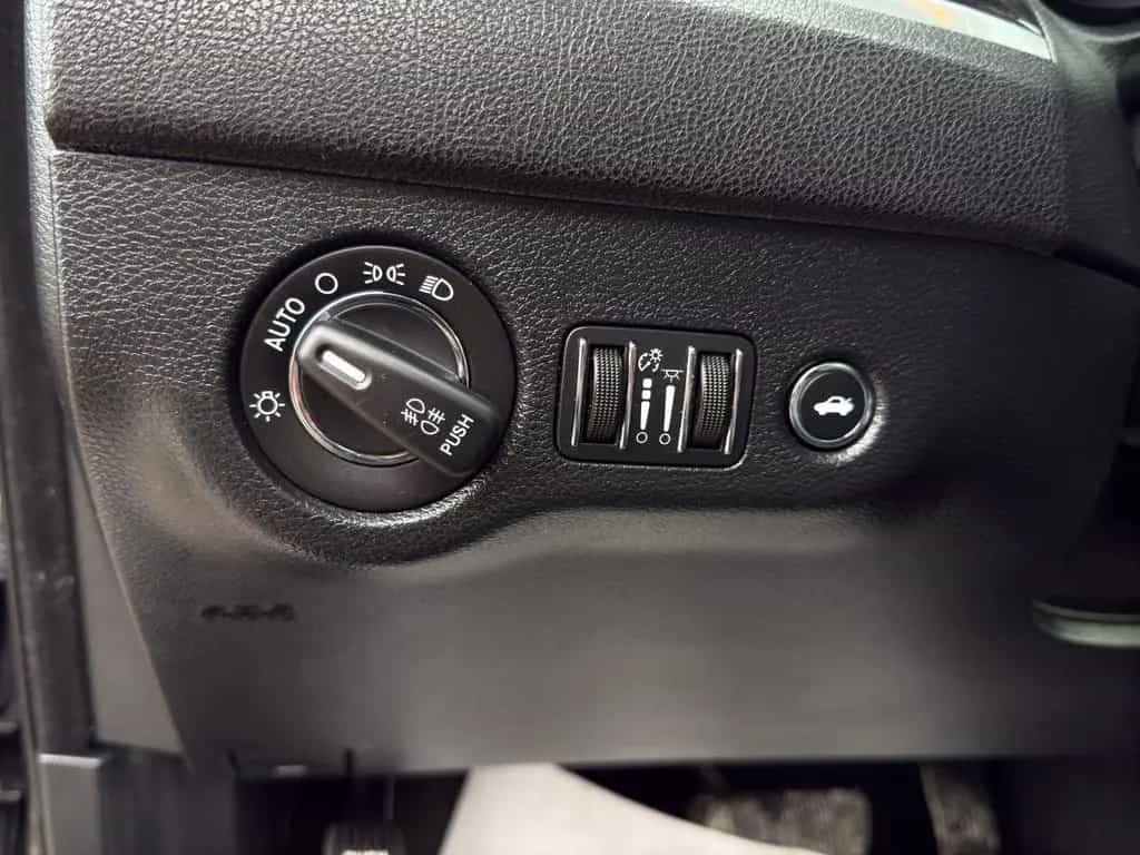 Chrysler 300C 07/2015-photo-24