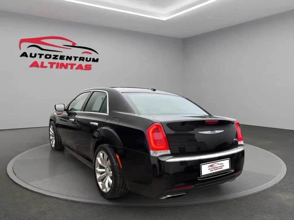 Chrysler 300C 07/2015-photo-3