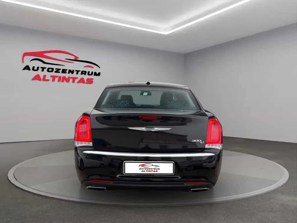 Chrysler 300C 07/2015-photo-5