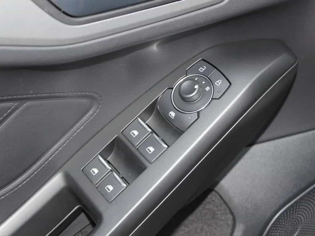 Ford Focus Cool & Connect 1,5 EcoBlue 07/2022-photo-13