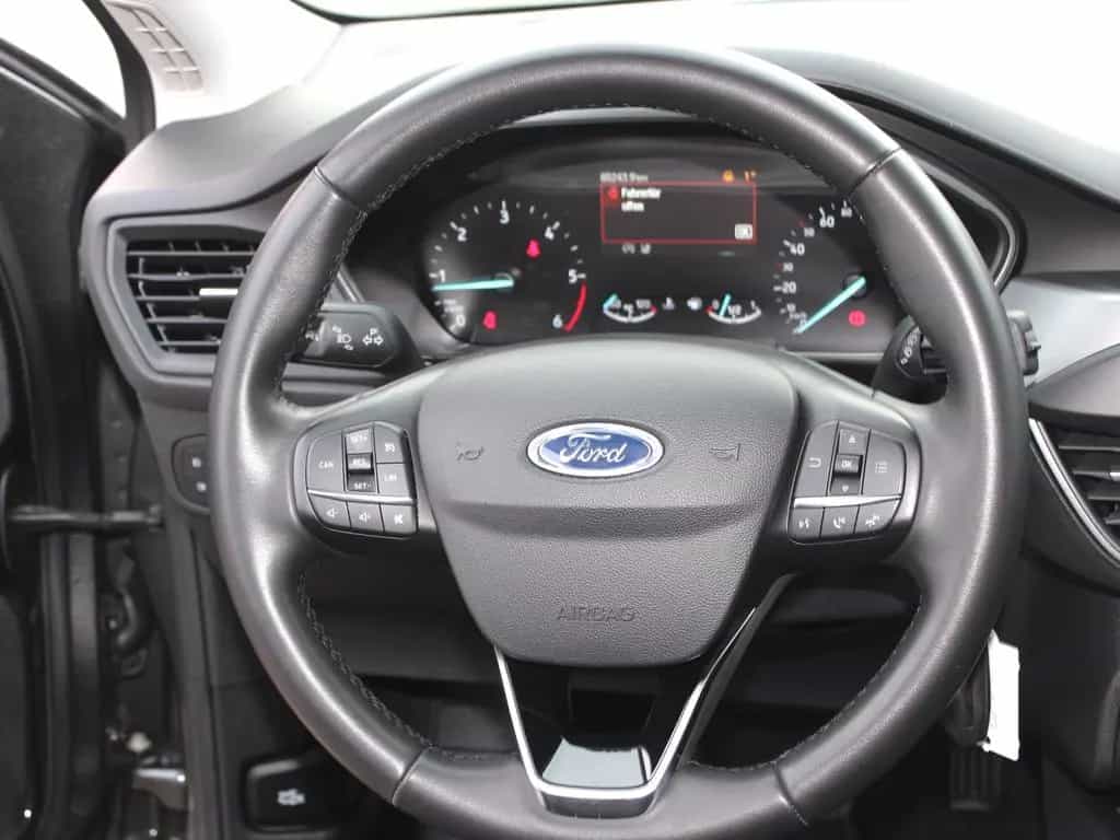 Ford Focus Cool & Connect 1,5 EcoBlue 07/2022-photo-19