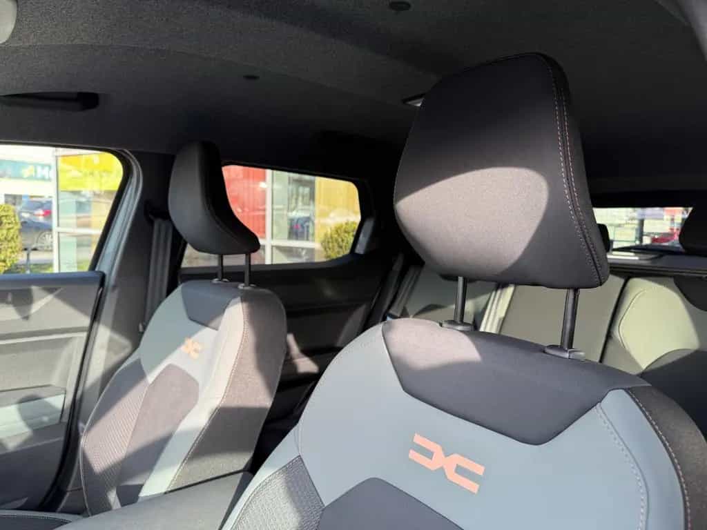 Dacia Duster III TCe 130 Extreme Modell 2025 LED Navi 12/2024-photo-11