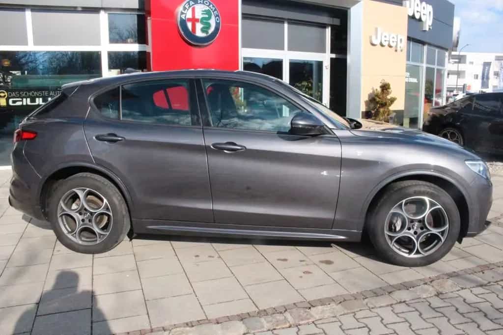 Alfa Romeo Stelvio Ti Q4  Werksgarantie 09-2026 09/2022-photo-1