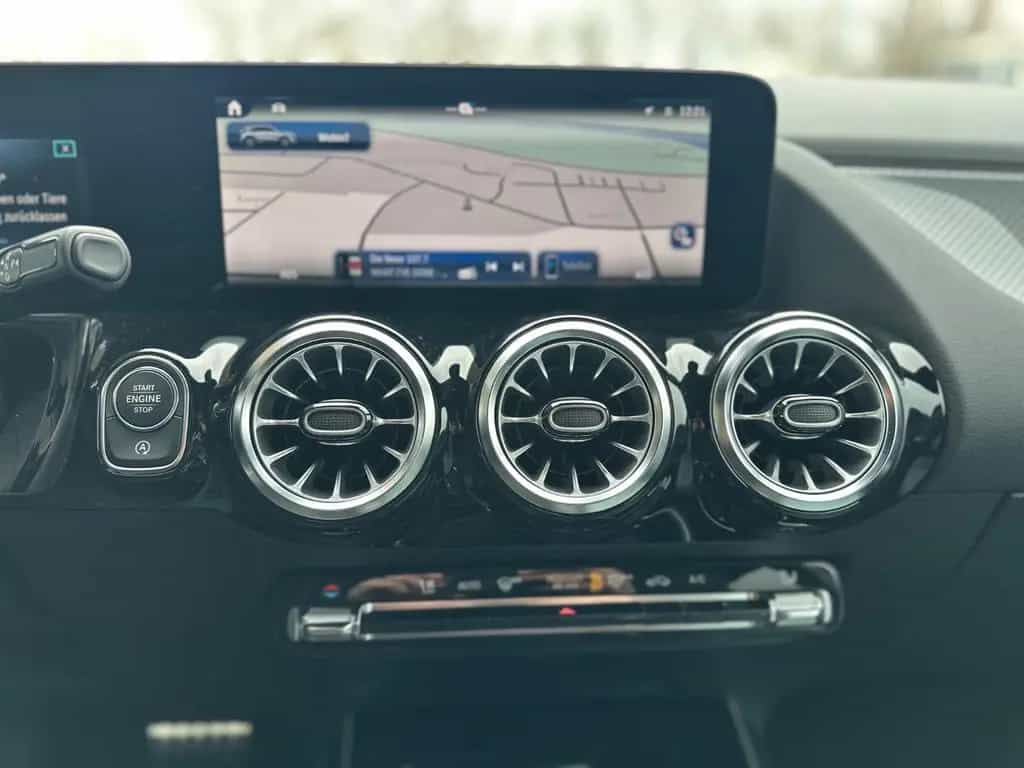 Mercedes-Benz GLA 35 AMG 4Matic Leder RFK Lenkradheizung 09/2023-photo-19