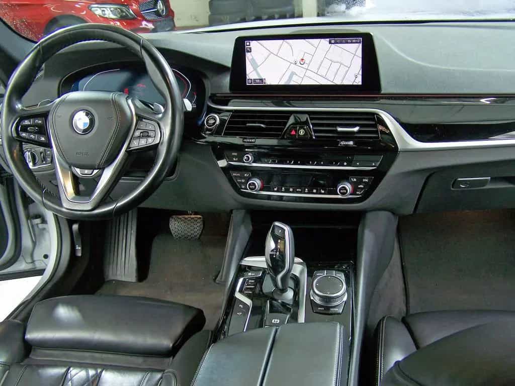 BMW 5 Series 530d Touring Sport Line AMB+LIVECOCKP+PANO+STH 05/2020-photo-12