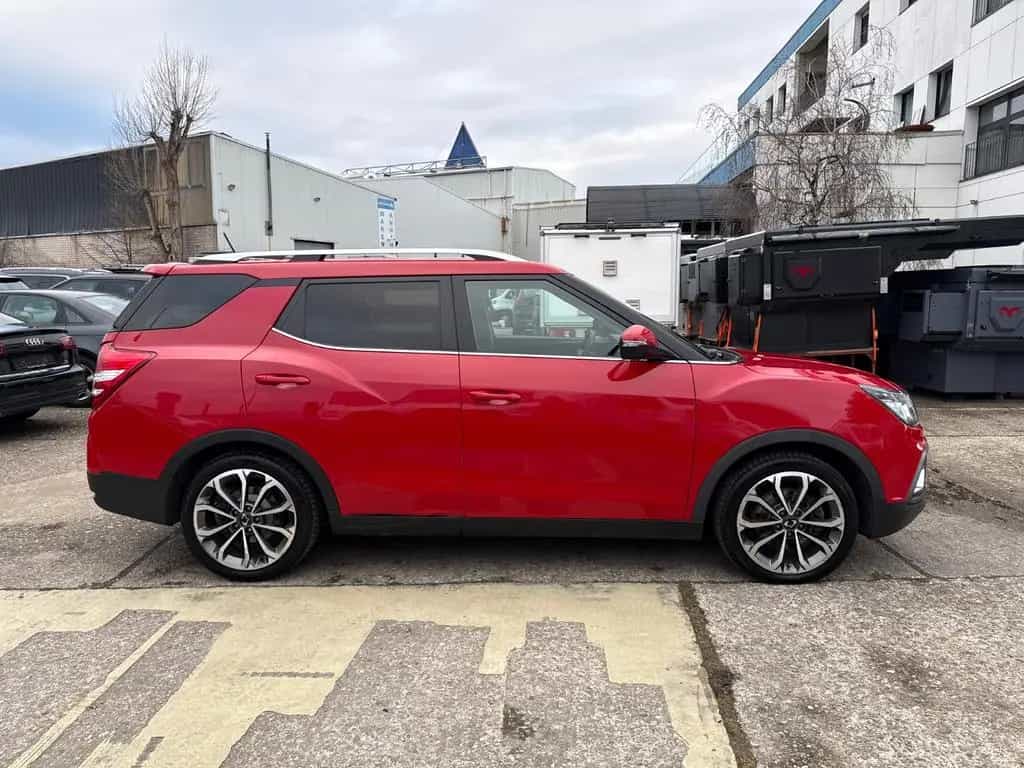 Ssangyong XLV 1.6 e-XGi 160 Clever Edition 2WD 07/2017-photo-3