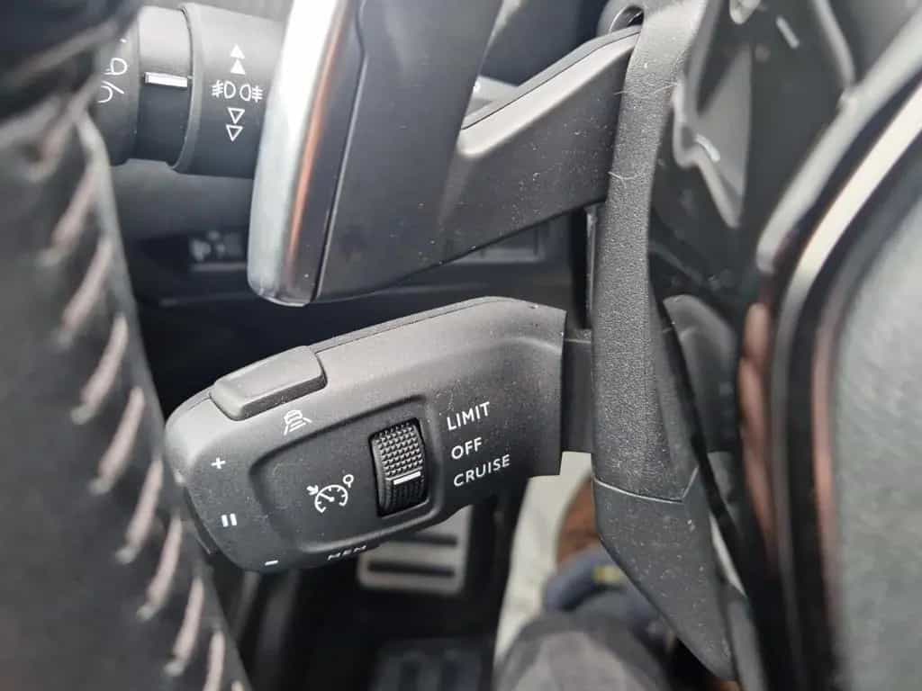 Peugeot 2008 Blue-HDI 130 Allure Pack Navigation LED 02/2022-photo-20