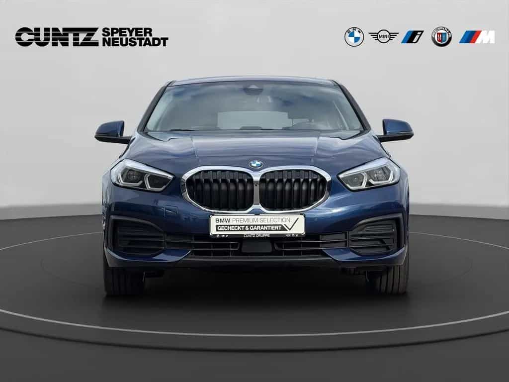 BMW 1 Series 118i Advantage Panorama Anhängerkupplung LED 03/2022-photo-1