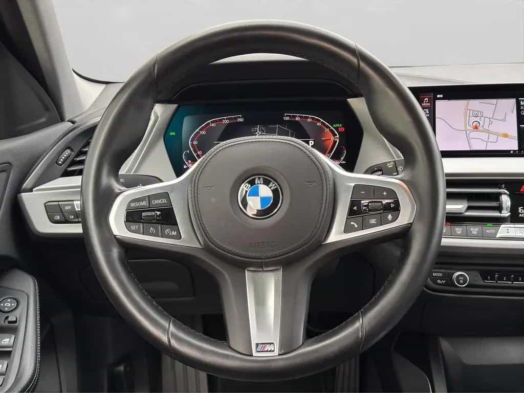 BMW 1 Series 118i Advantage Panorama Anhängerkupplung LED 03/2022-photo-20