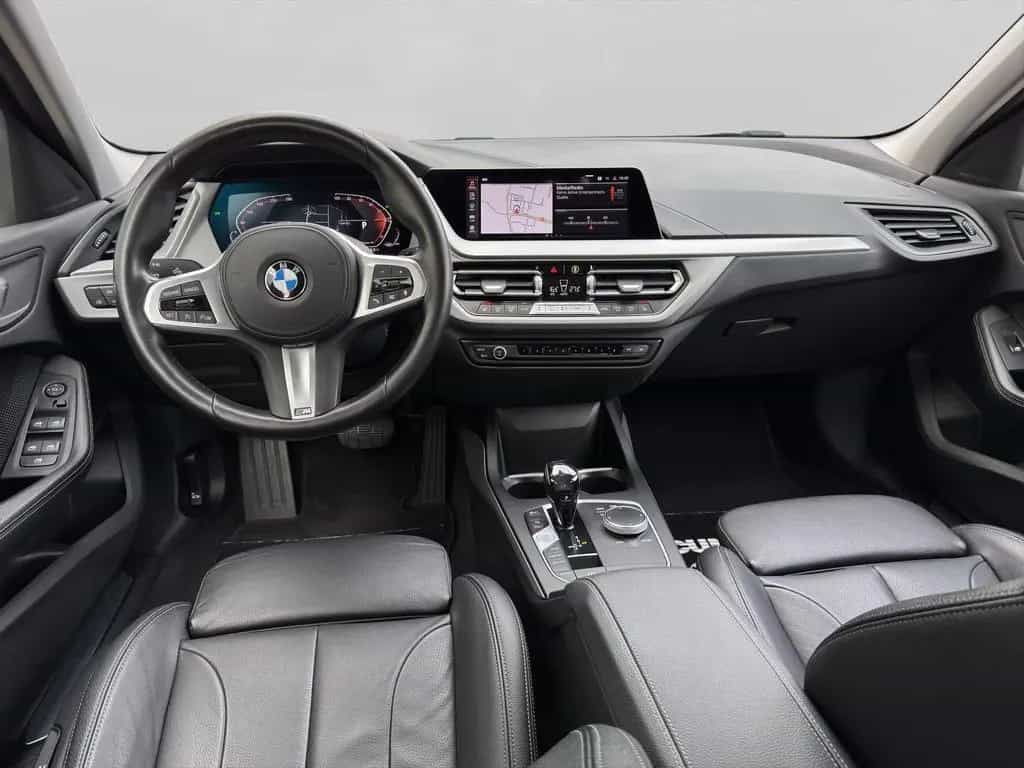 BMW 1 Series 118i Advantage Panorama Anhängerkupplung LED 03/2022-photo-24