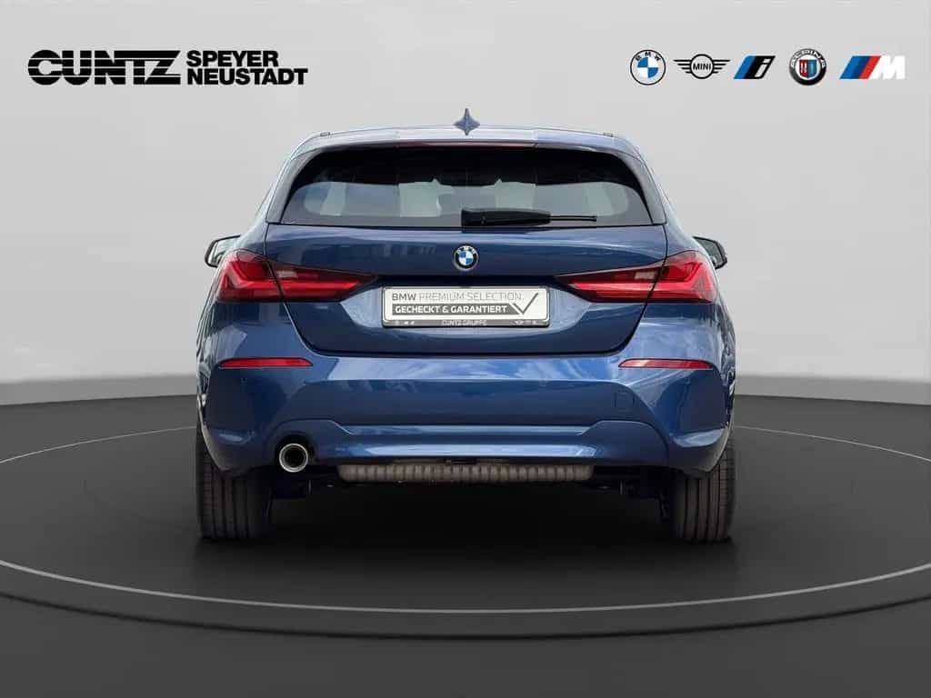 BMW 1 Series 118i Advantage Panorama Anhängerkupplung LED 03/2022-photo-5