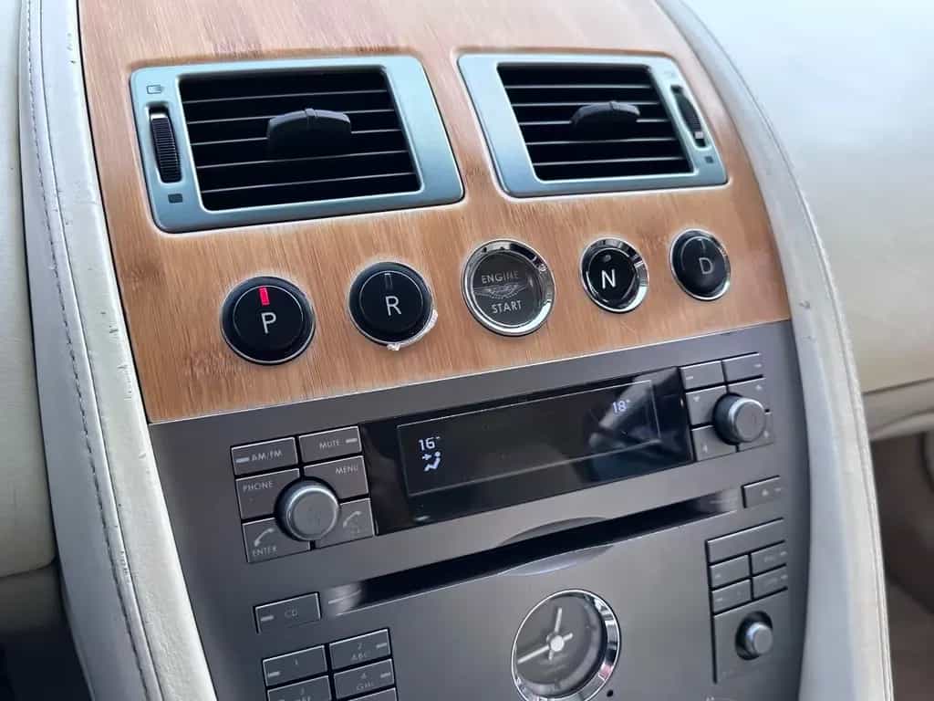 Aston Martin DB9 07/2006-photo-10