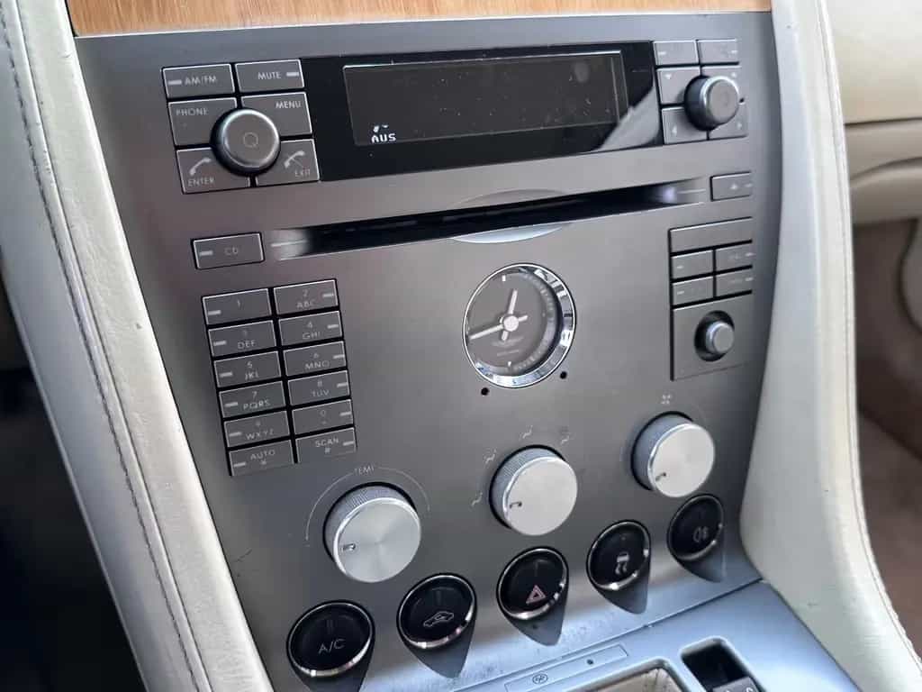 Aston Martin DB9 07/2006-photo-11