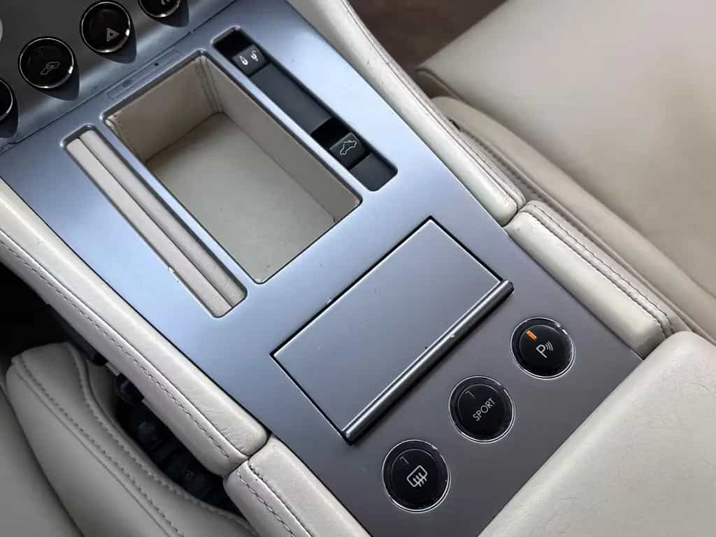 Aston Martin DB9 07/2006-photo-12