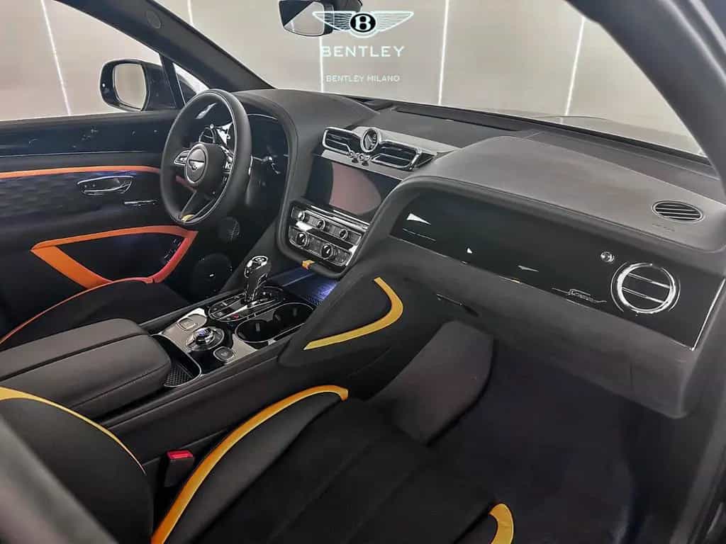 Bentley Bentayga V8 Speed - BENTLEY MILANO 01/2026-photo-14