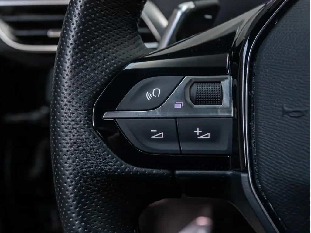 Peugeot 3008 GT Hybrid 136 e-DSC6 ACC PANO LED NAVI SHZ 01/2024-photo-17