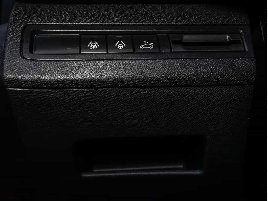 Peugeot 3008 GT Hybrid 136 e-DSC6 ACC PANO LED NAVI SHZ 01/2024-photo-23