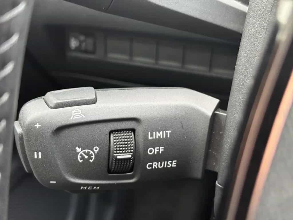 Peugeot 2008 PureTech 100 Allure Navigation,Sitzheizung 05/2025-photo-21