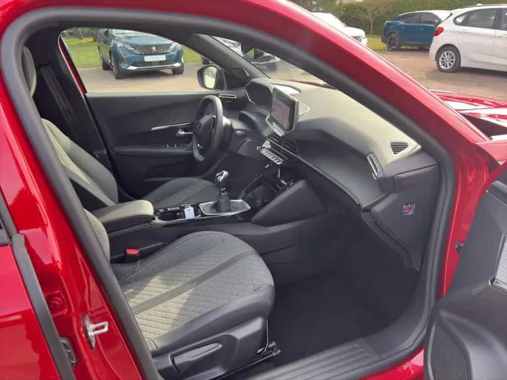Peugeot 2008 PureTech 100 Allure Navigation,Sitzheizung 05/2025-photo-28