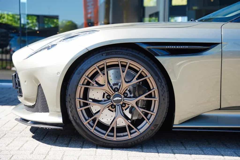 Aston Martin DB12 4.0 V8 Volante Carbon NEW SERVICE 08/2024-photo-16