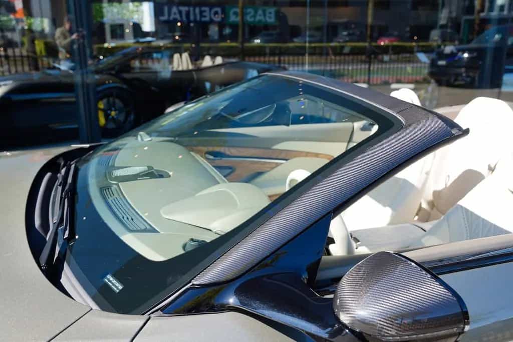 Aston Martin DB12 4.0 V8 Volante Carbon NEW SERVICE 08/2024-photo-19