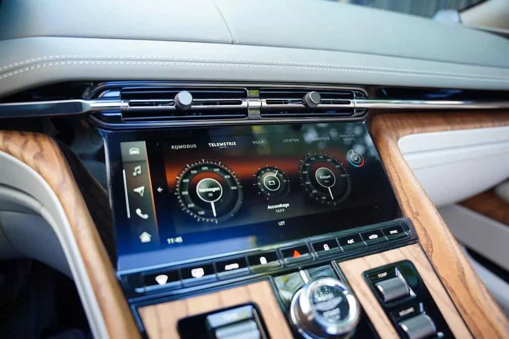 Aston Martin DB12 4.0 V8 Volante Carbon NEW SERVICE 08/2024-photo-26