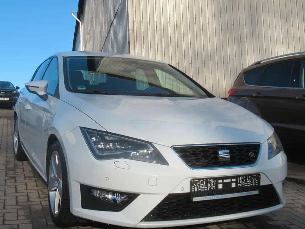 Seat Leon FR-NAVI-LED-SHZ-ALCANTARA-PDC-LEDER-17"ALU 08/2014-photo-1
