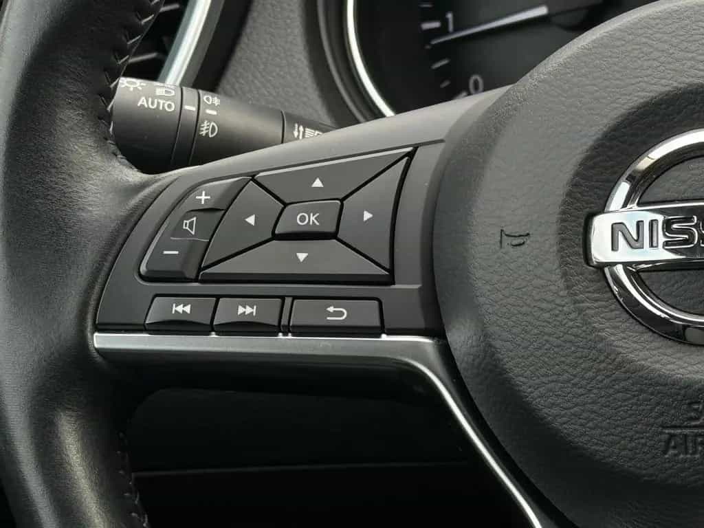Nissan Qashqai N-Connecta AUTOMATIK°NAVI°LED°KAMERA°SHZ 09/2017-photo-17
