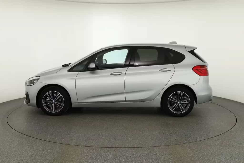 BMW 220 i Active Tourer Sport Line LED Navi Tempomat 01/2019-photo-1
