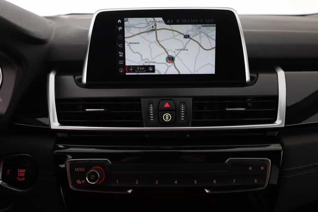 BMW 220 i Active Tourer Sport Line LED Navi Tempomat 01/2019-photo-10