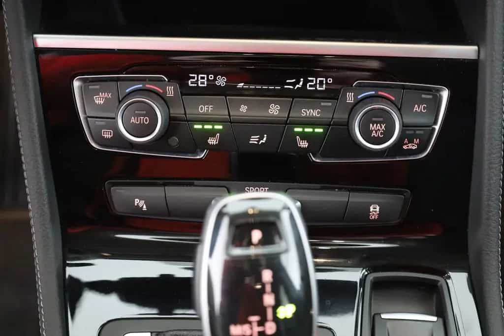 BMW 220 i Active Tourer Sport Line LED Navi Tempomat 01/2019-photo-11