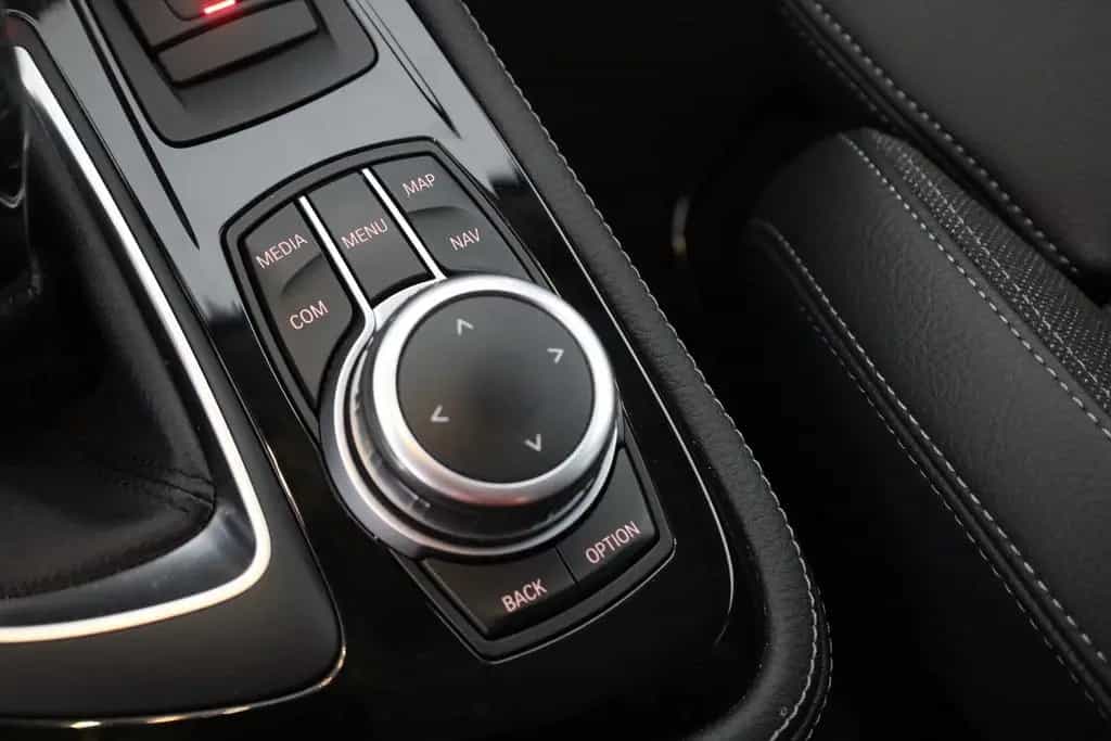 BMW 220 i Active Tourer Sport Line LED Navi Tempomat 01/2019-photo-12