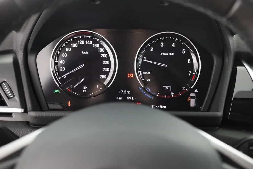 BMW 220 i Active Tourer Sport Line LED Navi Tempomat 01/2019-photo-17