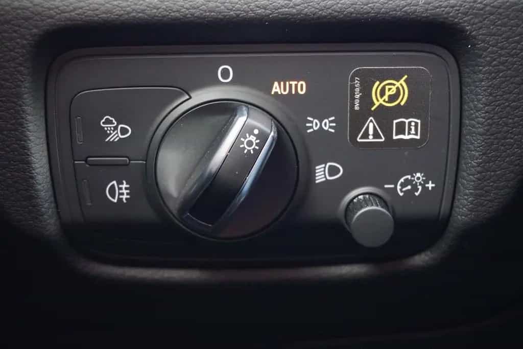 Audi A3 Sportback 1.5 Bi-Xenon Tempomat Sitzheizung 08/2018-photo-18