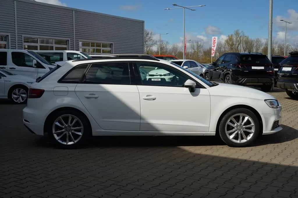 Audi A3 Sportback 1.5 Bi-Xenon Tempomat Sitzheizung 08/2018-photo-4
