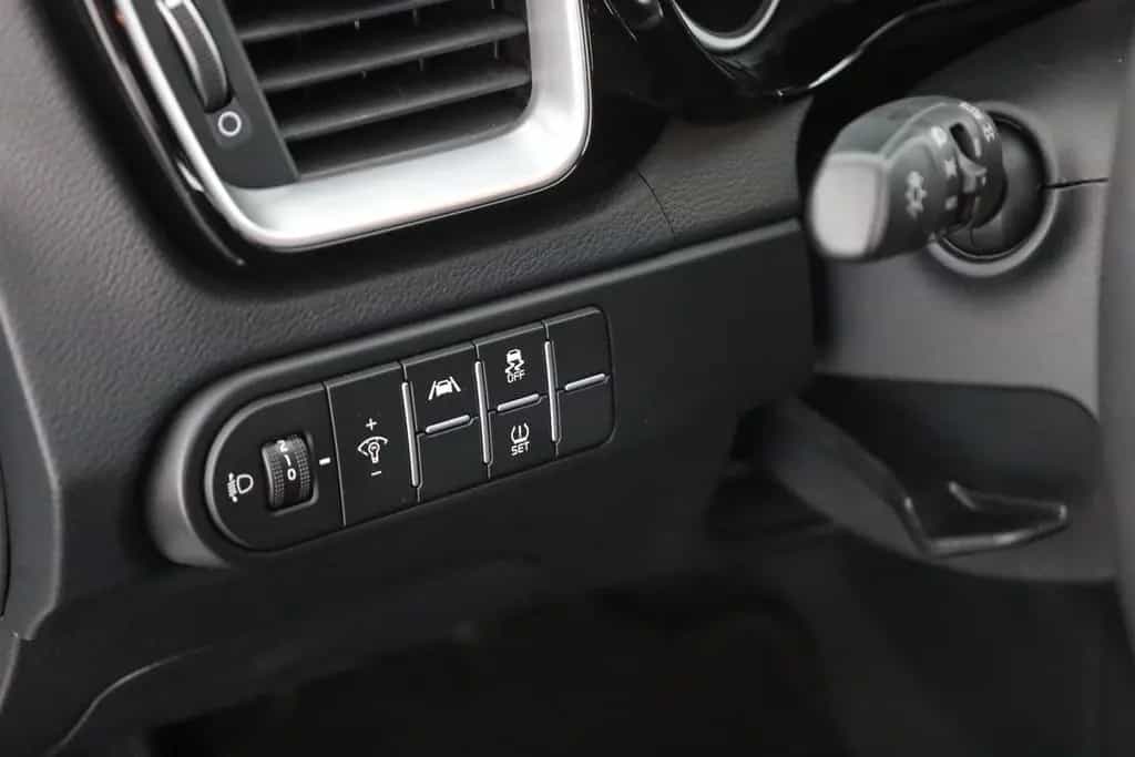 Kia Ceed SW 1.5 T-GDI Vision Navi Kamera PDC USB AHK 05/2022-photo-18