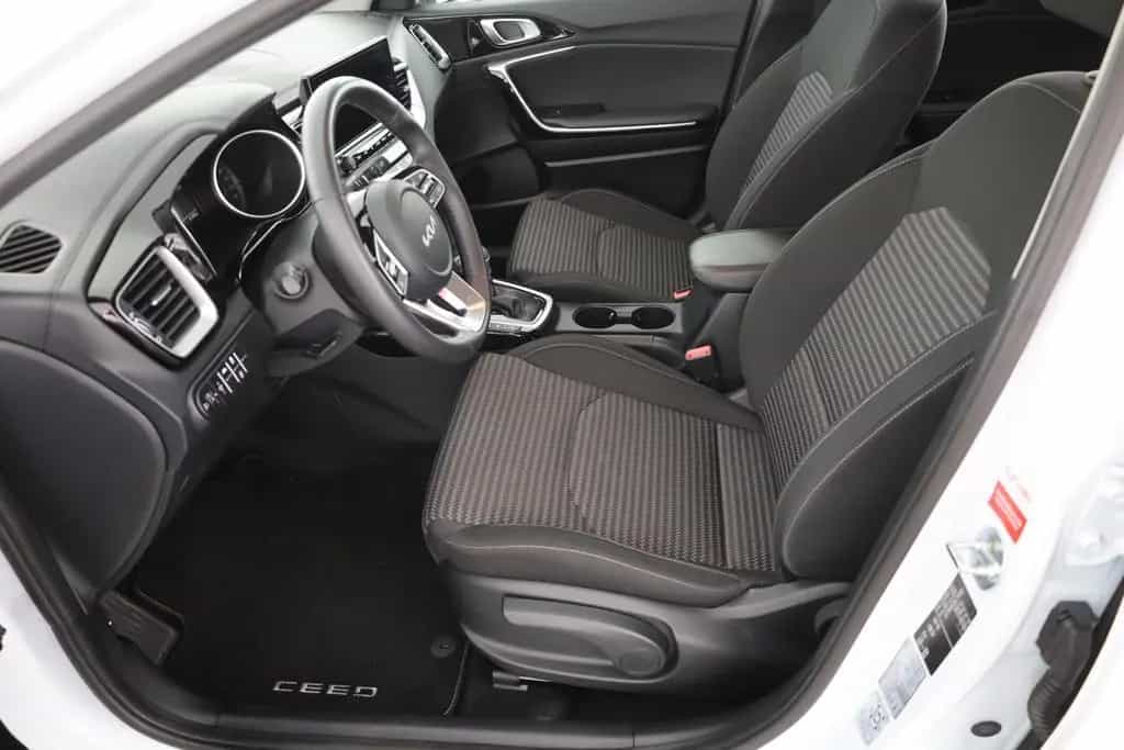 Kia Ceed SW 1.5 T-GDI Vision Navi Kamera PDC USB AHK 05/2022-photo-20