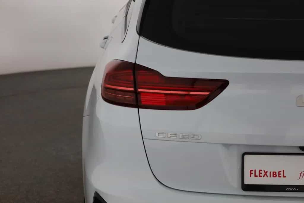Kia Ceed SW 1.5 T-GDI Vision Navi Kamera PDC USB AHK 05/2022-photo-27