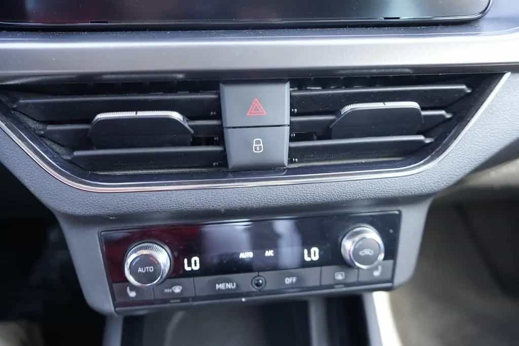 Skoda Kamiq 1.0 TSI Clever LED PDC Sitzheizung DAB USB 07/2021-photo-18