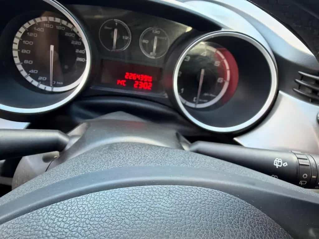 Alfa Romeo Giulietta 1.6 JTDm-2 105 CV 02/2012-photo-8