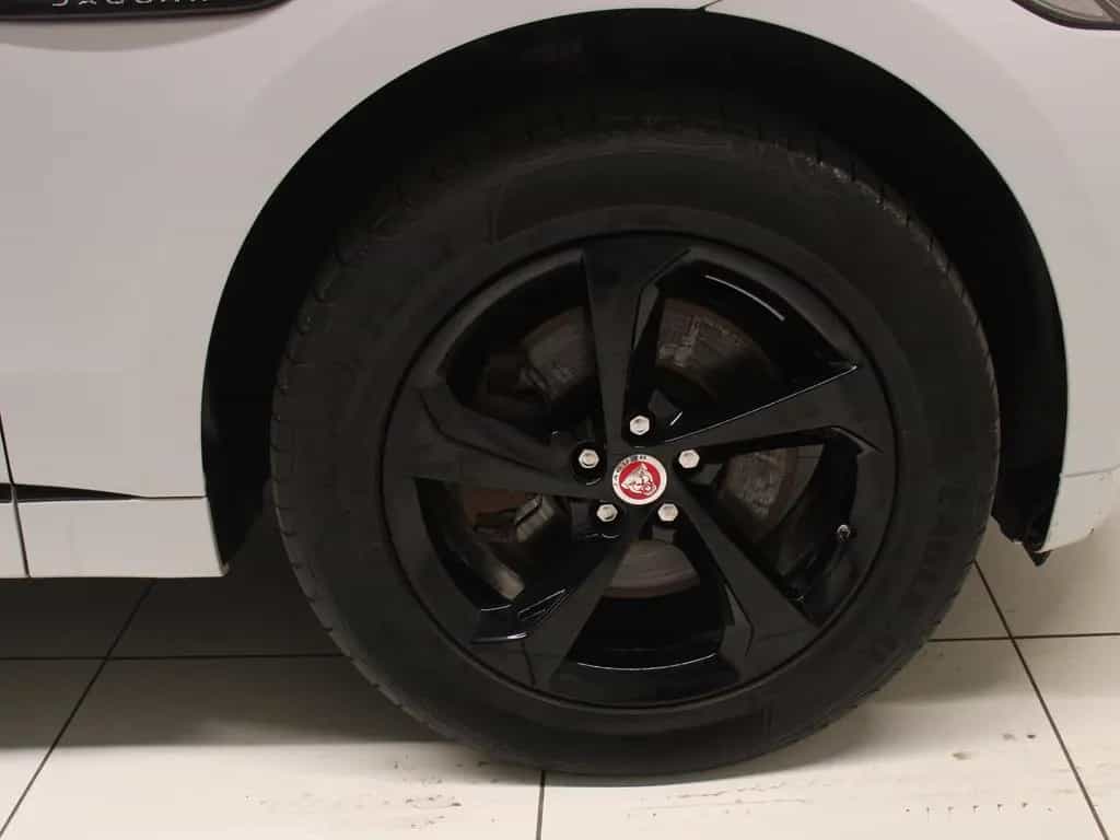 Jaguar F-Pace 30d R-Sport AWD Xenon Pano Navi DAB Winte 02/2020-photo-17