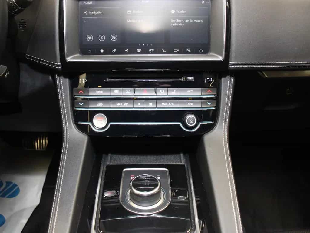 Jaguar F-Pace 30d R-Sport AWD Xenon Pano Navi DAB Winte 02/2020-photo-6